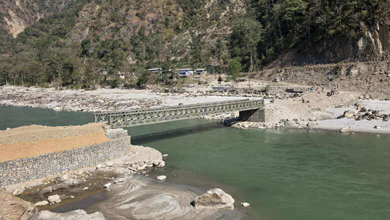 फोक्सिङटारको अस्थायी बेलिब्रिज सञ्चालनमा आयो, बङ्शिलाघाटमा धमाधम जडान हुँदै