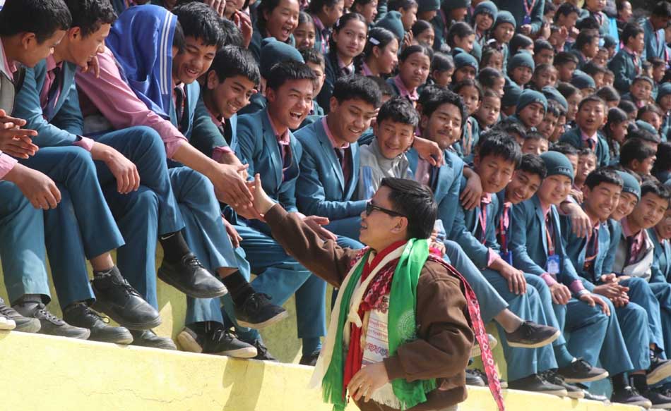 भ्वाइसका फाइनलिस्ट सागर संसार राई खोटाङमा, जिल्लावासीको भव्य स्वागत