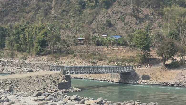 सुनकोशीको बङ्शिलाघाटमा जडान गरिएको अस्थायी बेलिब्रिज सञ्चालनमा