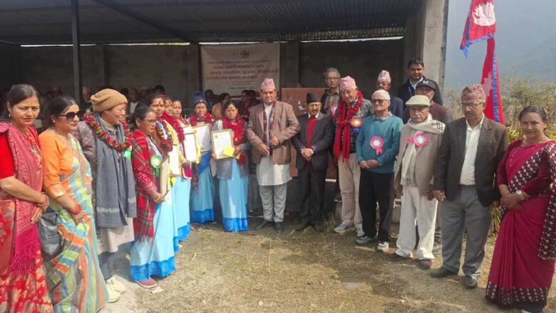 रावाबेँसीका उत्कृष्ट छ महिला स्वास्थ्य स्वयम्सेविका तथा चार छात्रा पुरस्कृत