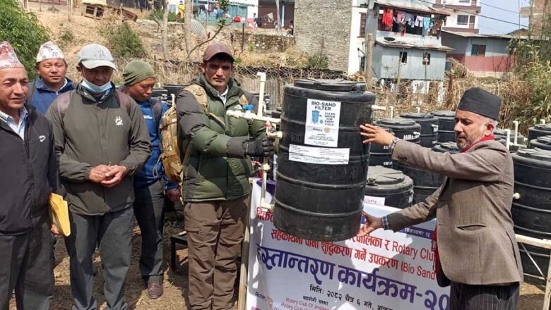 दिक्तेल रुपाकोट मझुवागढीका ३० विद्यालयलाई पानी शुद्धीकरण गर्ने उपकरण