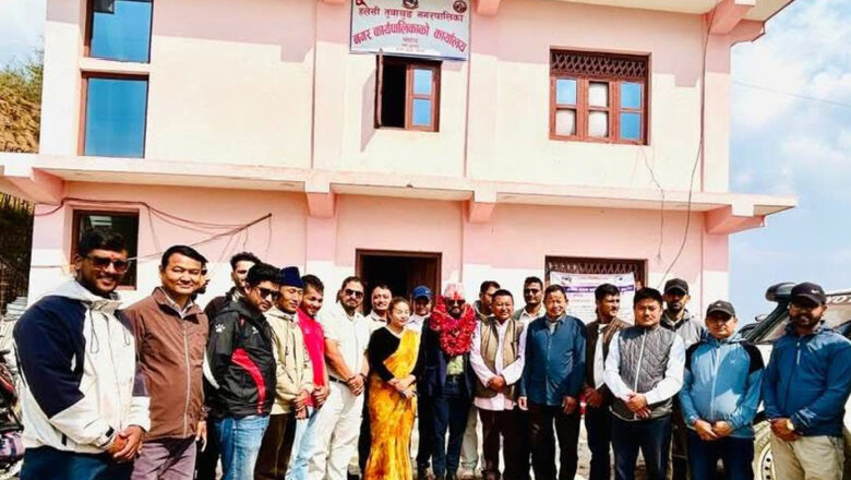 हलेसी तुवाचुङले काठमाडौँबाट विस्थापित नगरवासीलाई आवास निर्माणमा सहयोग गर्ने