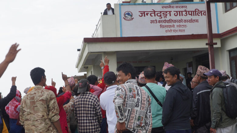 बाँदरपीडित किसानद्धारा गाउँपालिका घेराउ, नियन्त्रण गर्न स्वयम्सेवक परिचालन गरिने