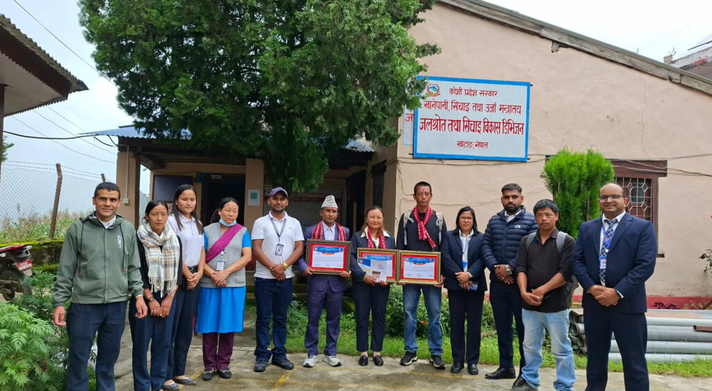 उत्कृष्ट काम गर्ने दुई उपभोक्ता समिति र एक कर्मचारी सम्मानित