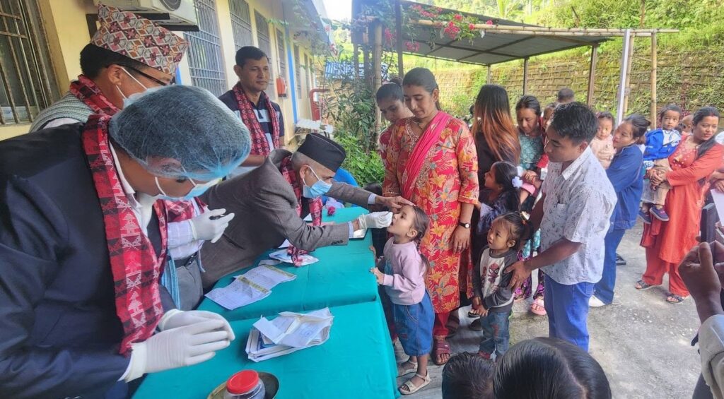 खोटाङमा स्वर्णबिन्दु प्राशन कार्यक्रम : पहिलोपटक २०७ बालबालिका सहभागी