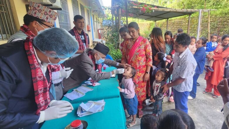 खोटाङमा स्वर्णबिन्दु प्राशन कार्यक्रम : पहिलोपटक २०७ बालबालिका सहभागी